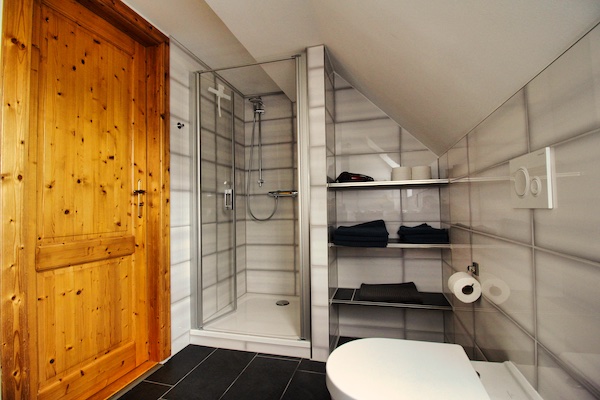 Große Giebelwohnung - Badezimmer mit Dusche