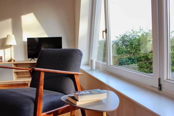 Große Giebelwohnung - Leseecke am Fenster