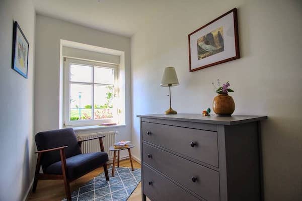 Große Wohnung - Leseecke im Schlafzimmer