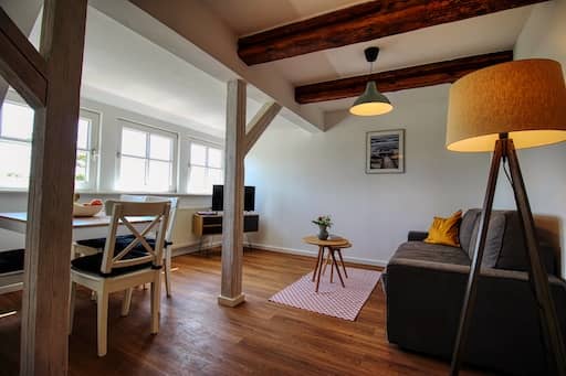 Ferienhaus Makrele - Ansicht Wohnzimmer Kleine Giebelwohnung