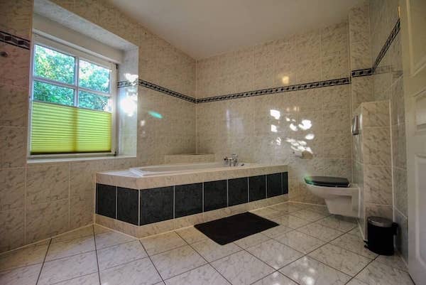 Wintergartenwohnung - Bad mit Wanne