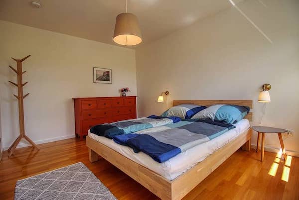 Wintergartenwohnung - Schlafzimmer mit Doppelbett