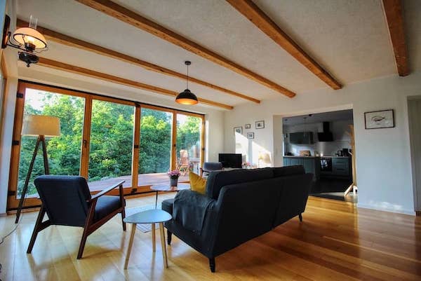 Wintergartenwohnung - Wohnzimmer mit anschließender Küche